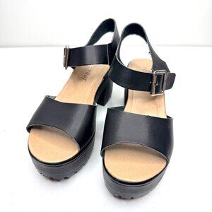 KOI FOOTWEAR Chunky Platform Lug Sole Heel Ankle Strap Sandals Womens 36 5.5 6
